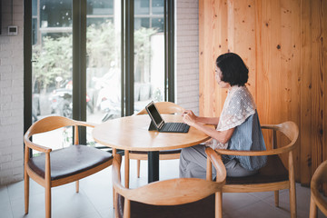 woman working on tablet in cafe