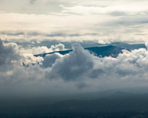 Nubes en la montaña