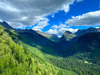 Fototapeta na wymiar Glacier National Park mountainous landscape