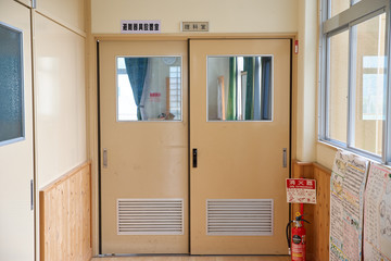 理科室の扉