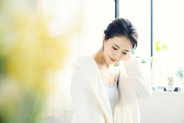 女性の美容イメージ　スキンケア　ボディケア　エステサロン