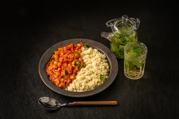 北アフリカ料理 ひよこ豆とクスクス  Boiled chickpeas with couscous 