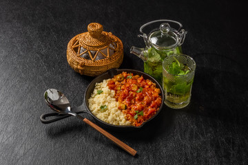 北アフリカ料理 ひよこ豆とクスクス  Boiled chickpeas with couscous 