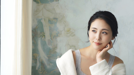 女性の美容イメージ　スキンケア　ボディケア　エステサロン