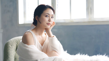 女性の美容イメージ　スキンケア　ボディケア　エステサロン