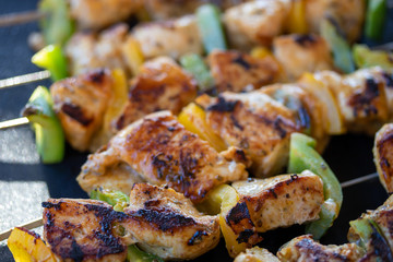brochettes de poulet et poivron grillé