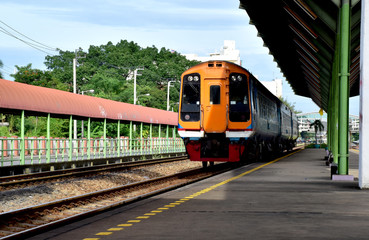 Obraz premium Trains running on the train tracks to the station in Thailand. Select focus with shallow depth of field.