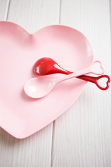 heart shaped red and pink spoons