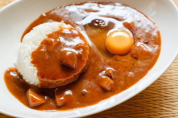 卵の入ったカレーライス