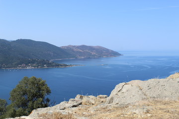 Paysage de la Corse lors d'un voyage, ciel, mer, montagne, magnifique