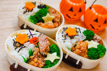 唐揚げ弁当　ハロウィン風