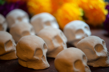 Calaveras de azúcar para día de muertos artesanía tradición 