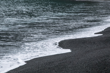 海岸　波打ち際　曇り空