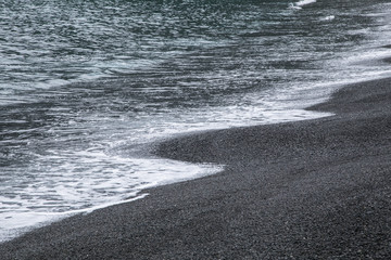 海岸　波打ち際　曇り空