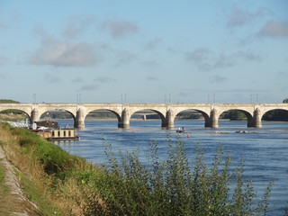Fototapeta na wymiar Pont de Saumur, Maine et Loire, Anjour, Centre Val de Loire, Château de La Loire, La Loire à vélo, France