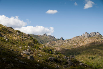 Obraz premium Rocky mountain range stands in the horizon view