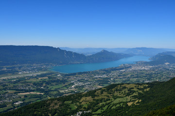 Fototapeta na wymiar Vue aérienne du lac du Bourget en Savoie, entre Chambéry et Aix-les-Bains