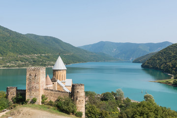 Naklejka premium Ananuri Castle with Church on the bank of lake, Georgia