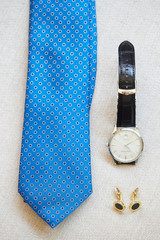 corbata, reloj