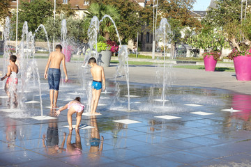 Jeux d'eaux urbains et enfants