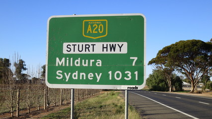 schild zeichen australien straßenschild wegweiser sydney outback
