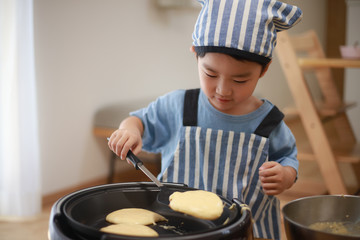 料理する男の子