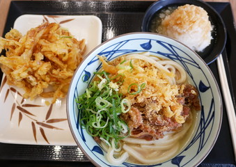 カスうどん

