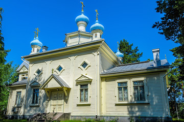 Fototapeta na wymiar Wooden orthodox church of the Holy Apostles Vladimir and Mary Magdalene in Hanko, Finland.