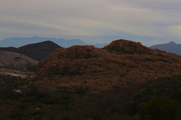 Montañas en sepia