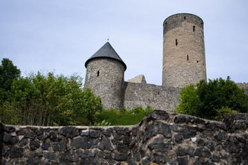 Obraz premium Stone wall with the Nürburg in the background