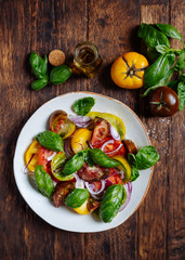 Colored tomato salad