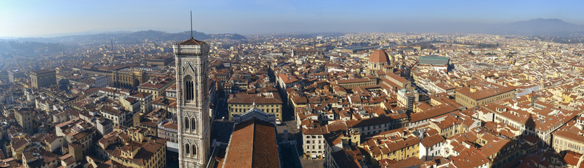 Fototapeta na wymiar Panoramic view of Florence city from dome