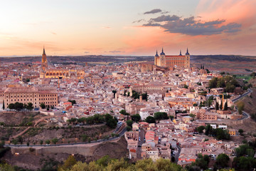 Evening view over the old town of Toledo, Spain - obrazy, fototapety, plakaty