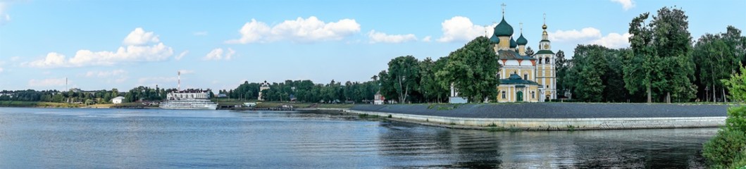 Fototapeta na wymiar Panorama of the banks of the Volga river in the city of Uglich, Russia.
