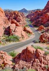 the road to the mountains in valley of fire state park