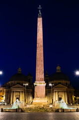 l'obelisco e le chiese gemelle di piazza del popolo prima del sorgere del sole