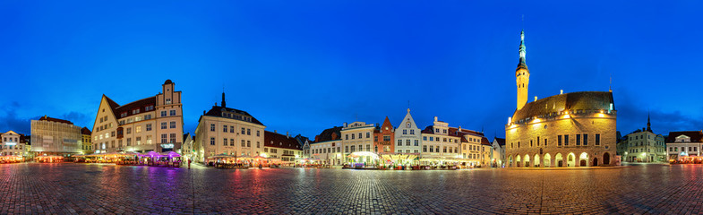Fototapeta na wymiar Tallinn town hall square during blue hour