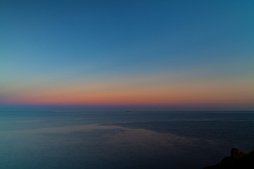 夕暮れの水平線と空