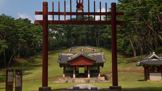 Royal Tome of Queen Jeongsoon (Sareung) 9