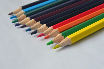 Naklejka premium A set of colored pencils for drawing on a white background. Colors, art.