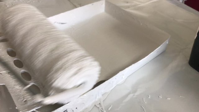 Trabajando con un rodillo de pintura