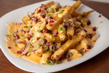 Papas fritas con cheddar 