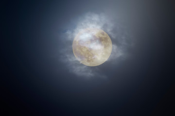 Cloudy full moon sky © Zacarias da Mata