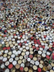 Veladoras de fieles católicos en el atrio de la basílica de guadalupe