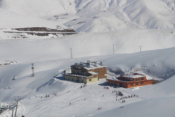 Obraz premium a mountain top ski resort 