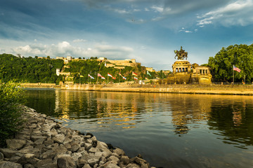 Städtetrip nach Koblenz, Deutsches Eck am Rhein und Feste Ehrenbreitstein hoch darüber