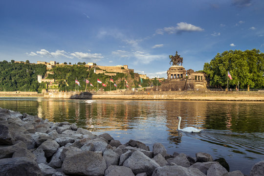 St&auml;dtetrip nach Koblenz, Deutsches Eck am Rhein und Feste Ehrenbreitstein hoch dar&uuml;ber