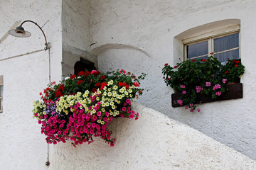 Balcone fiorito a Prissiano (Bolzano)