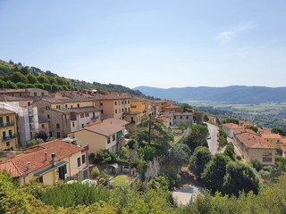 Fototapeta na wymiar View of the Tuscan town of Cortona.