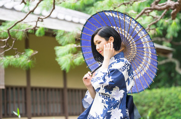 浴衣の女性　和傘